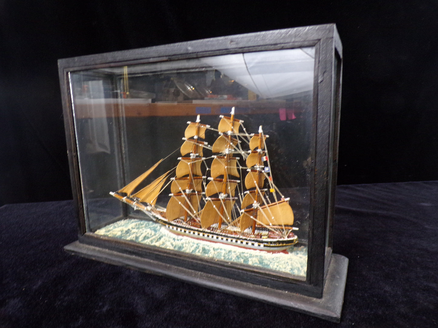 Diorama Tall Ship Rosa in Glass Shadow Box