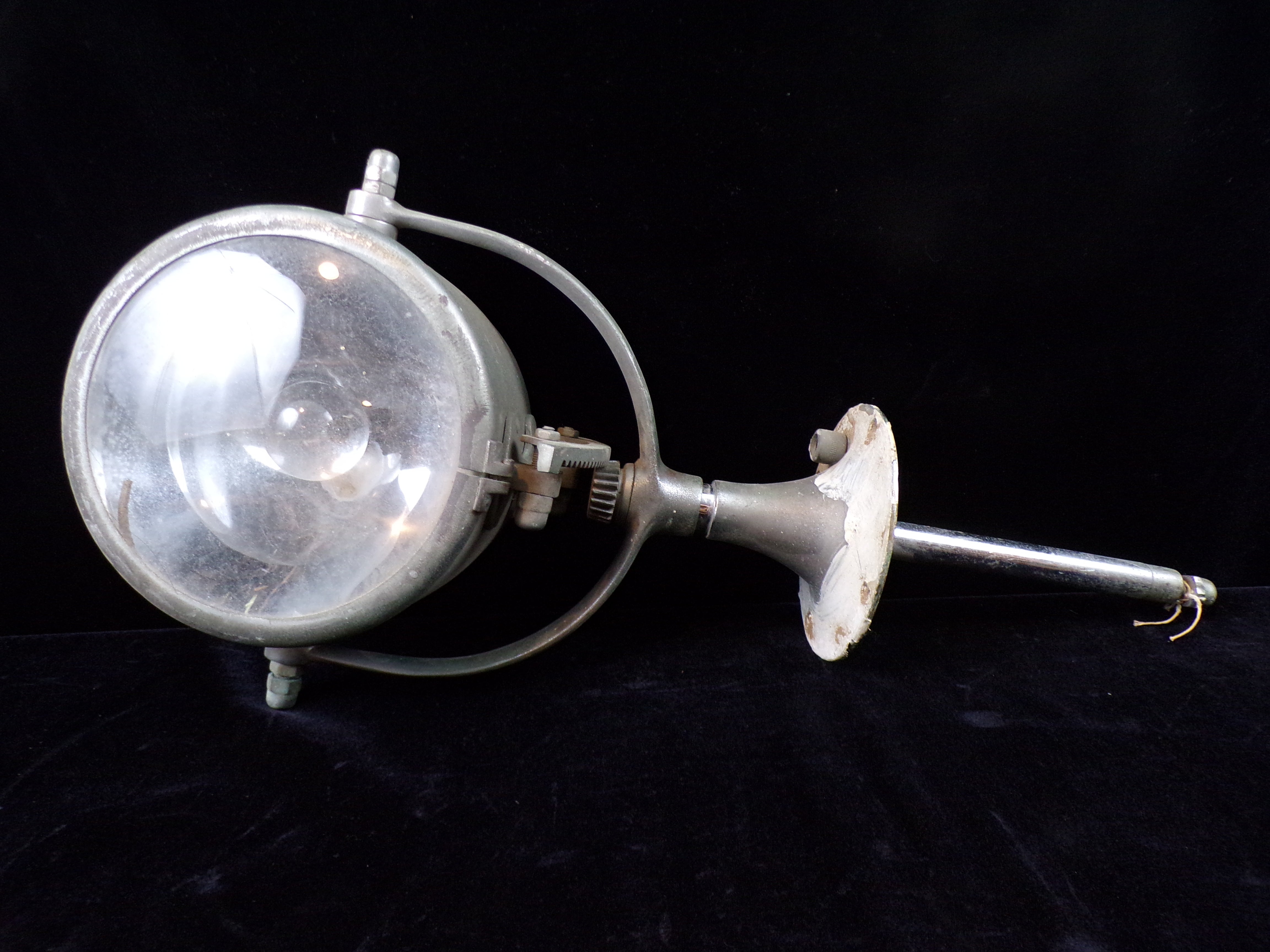 Store Vintage GE Quarter-Mile-Ray Spot light