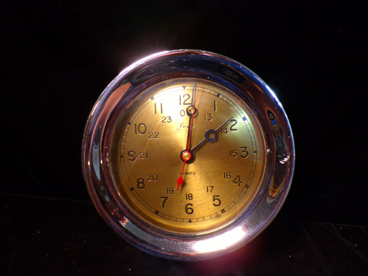 Chrome and brass clock - Quartz movement