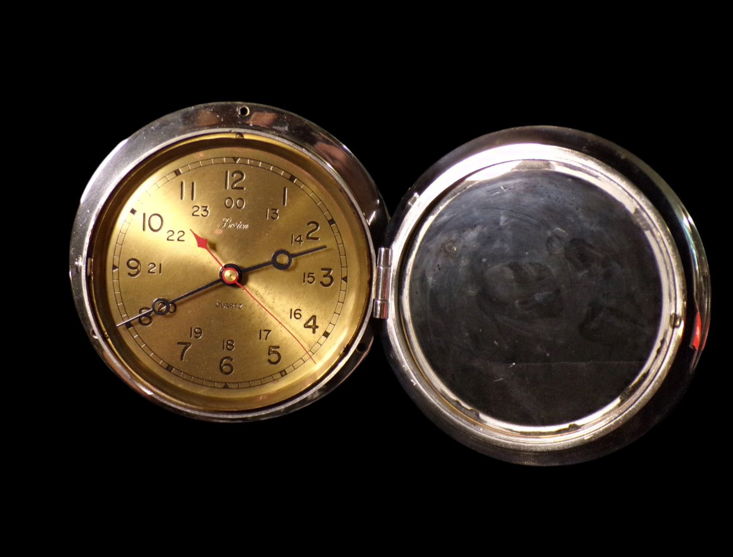 Chrome and brass clock - Quartz movement