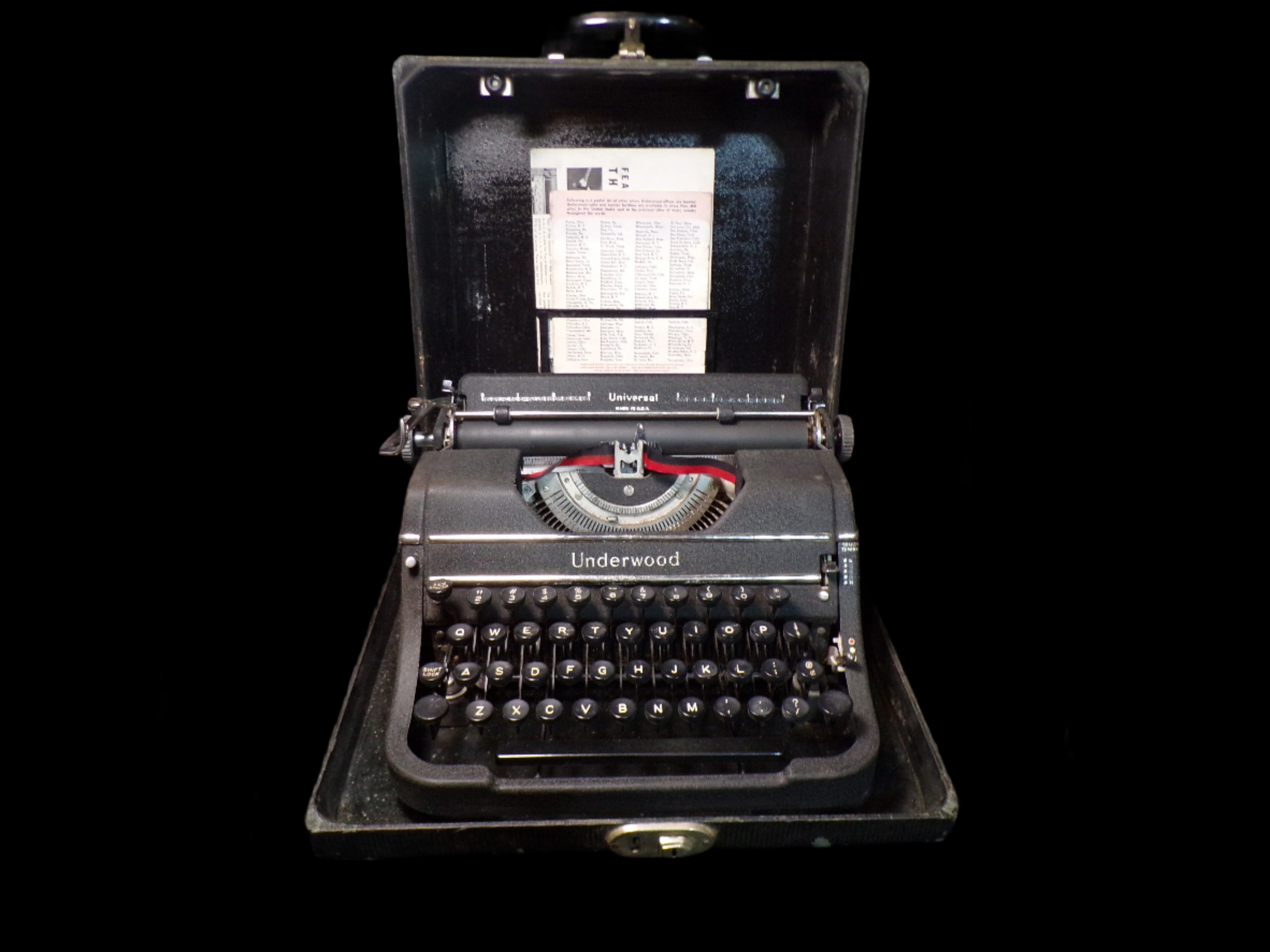 Vintage Underwood Universal Portable Typewriter with Case – 1930s