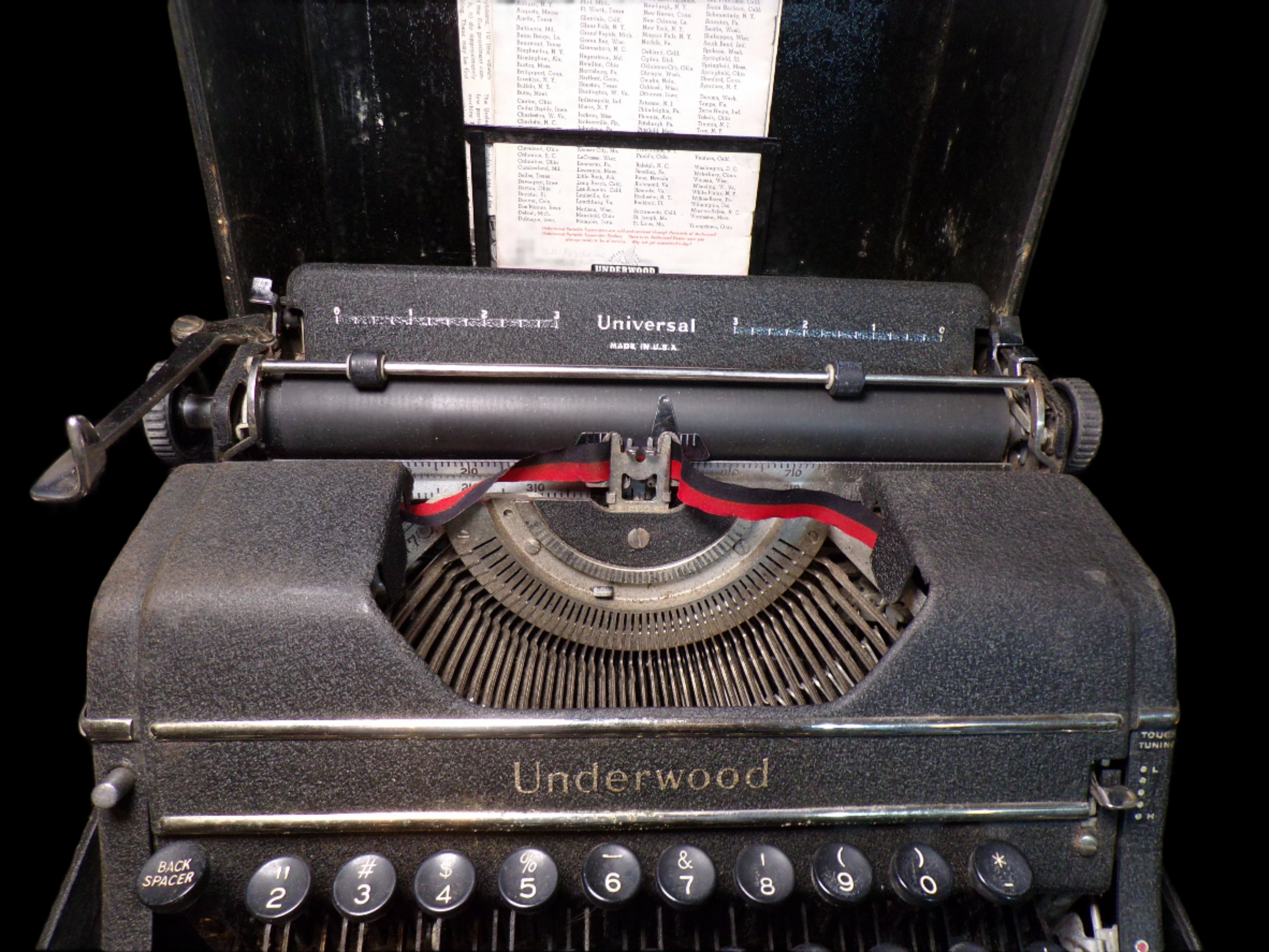 Vintage Underwood Universal Portable Typewriter with Case – 1930s