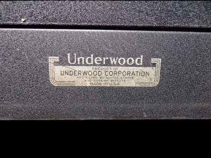 Vintage Underwood Universal Portable Typewriter with Case – 1930s/40s