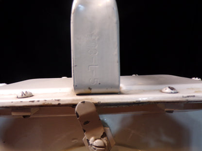 U.S. Navy Battle Lantern – Type J-18 (Model 9-S53H)