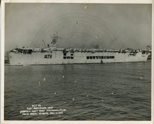 USS Santee (CVE-29) Aircraft Carrier
