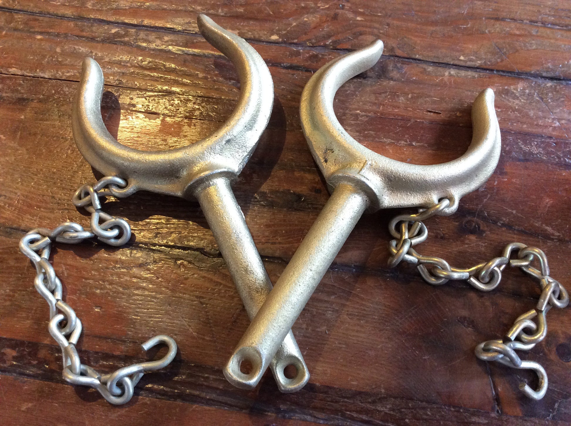 Cast Oarlocks, (pair) open (horn), 3" opening - Annapolis Maritime Antiques